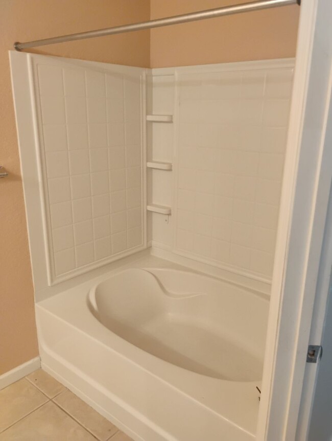 Building Photo - Townhouse in