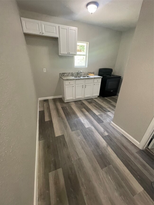 Building Photo - 5514 Bunte St