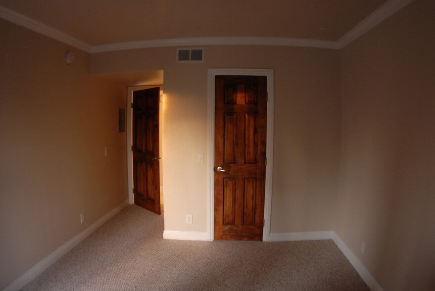 Building Photo - 4705 Kester Ave