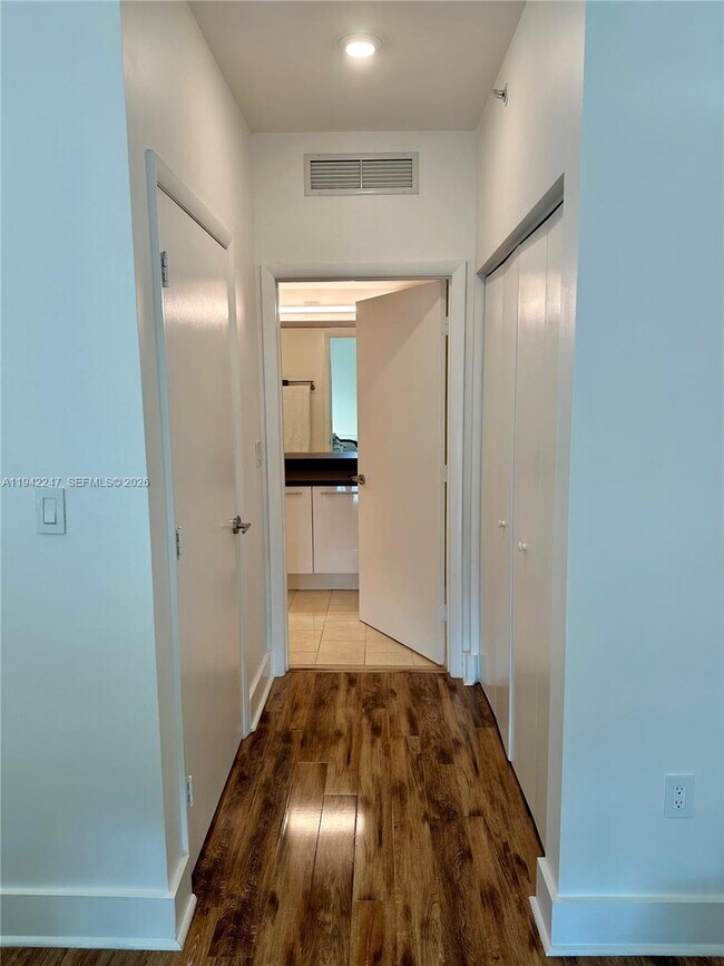 Building Photo - 90 SW 3rd St