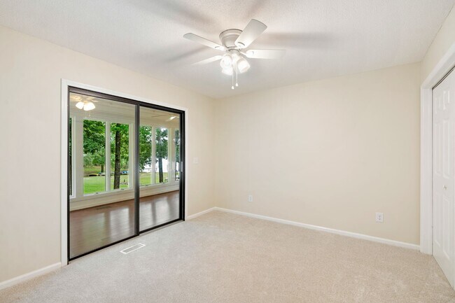 Building Photo - 3 Bedroom Contemporary Carolina Trace Home...