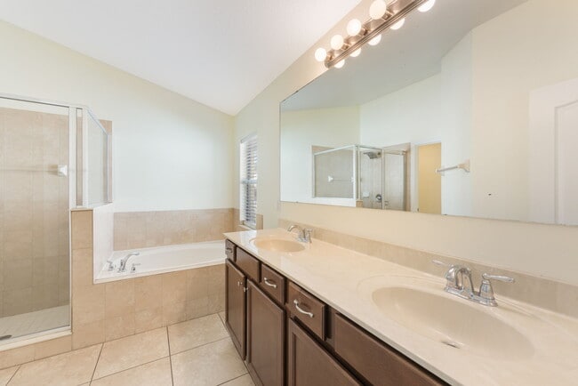 Building Photo - 2831 Whistlewood Dr