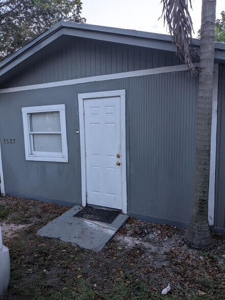Building Photo - 1537 SW 44th Ave