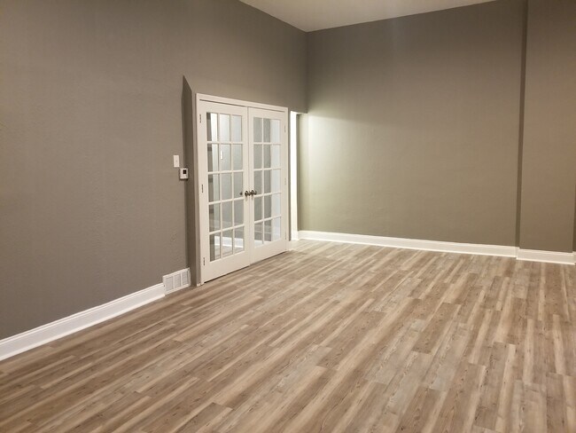 Building Photo - 519 Carothers Ave