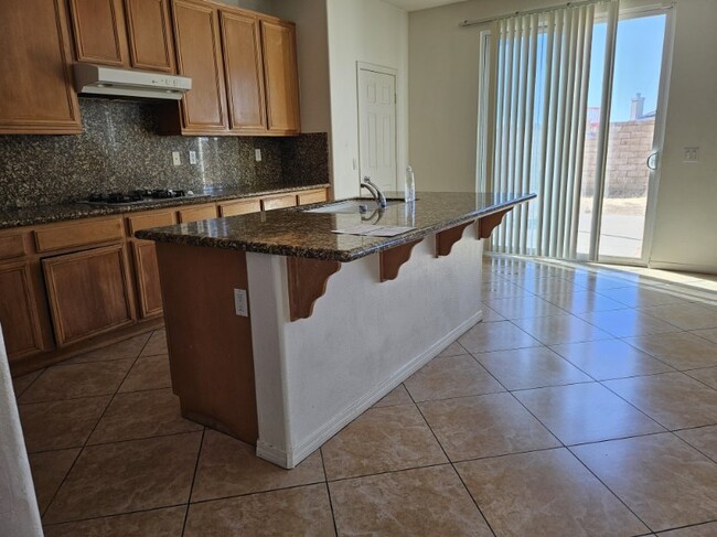 Kitchen Island - 37319 Amaryllis Ter