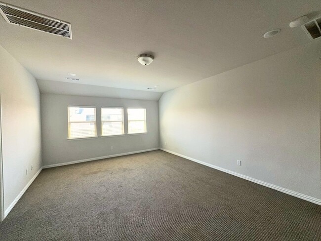Building Photo - 501 Upper Falls Ln