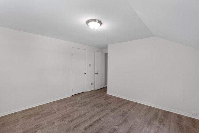 Building Photo - 5577 N Kent Ave