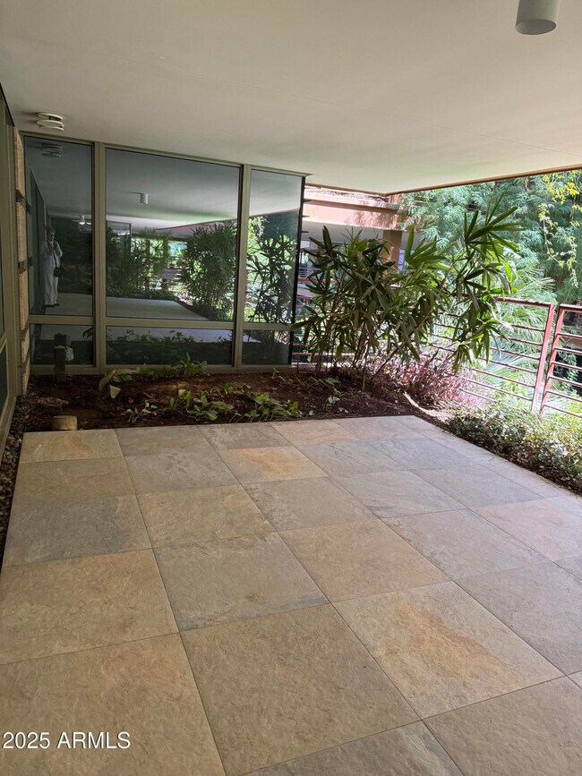 Building Photo - 7117 E Rancho Vista Dr