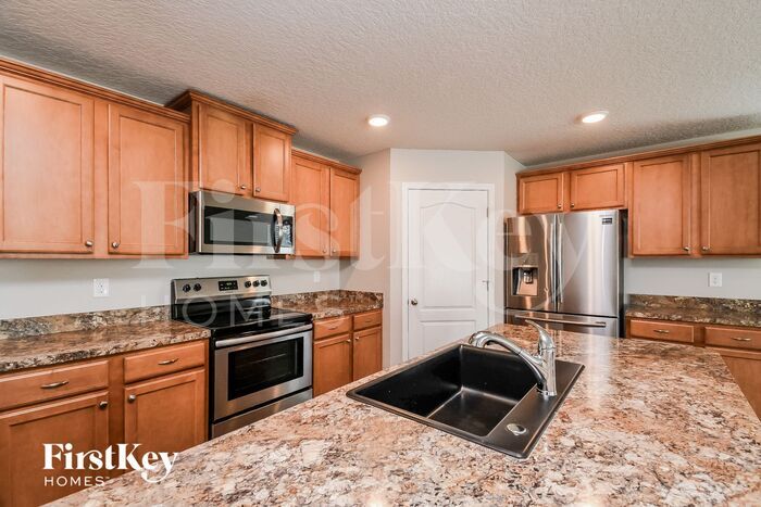 Building Photo - 3535 Shiner Dr