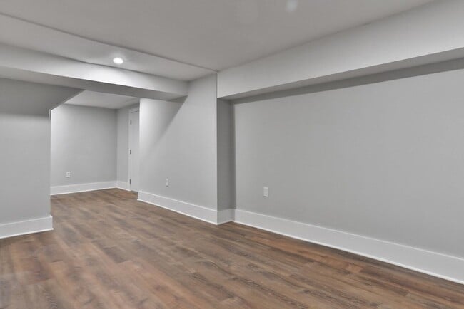 Building Photo - 10 Grant St