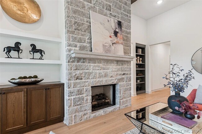 Building Photo - 5 Bed | 5 Bath House