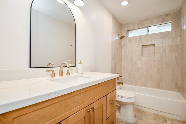 Building Photo - 21 Edgewood Forest Ct