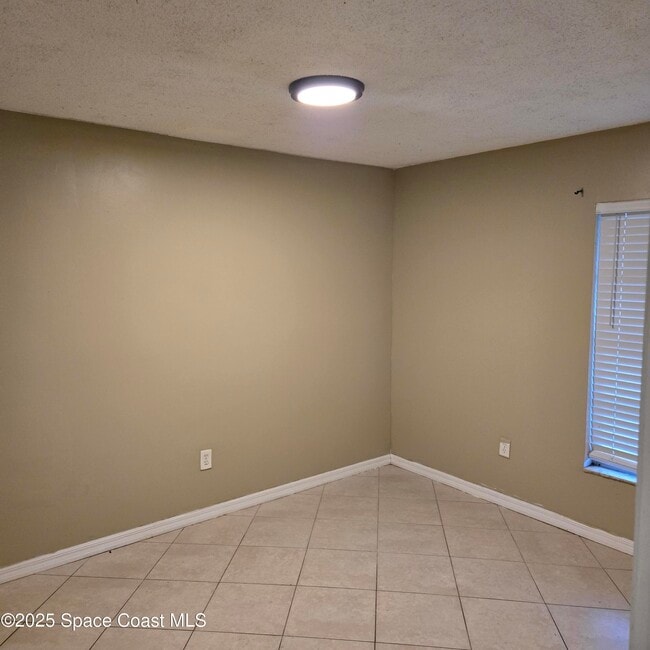 Building Photo - 349 El Rancho Terrace NE