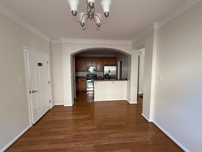 Building Photo - 2BR & 2BA Condo in Central Location w/Garage-Available 06/22/26