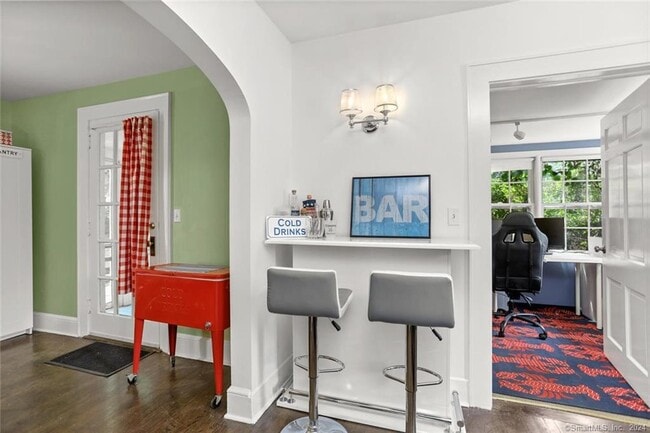 Building Photo - 61 Hillandale Rd