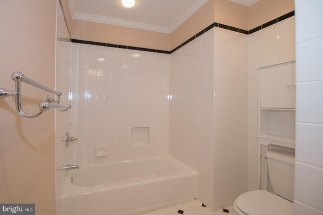 Building Photo - 42 Governors Ln
