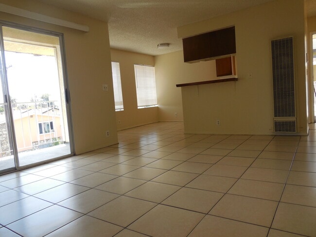 Building Photo - 839 Gaviota Ave