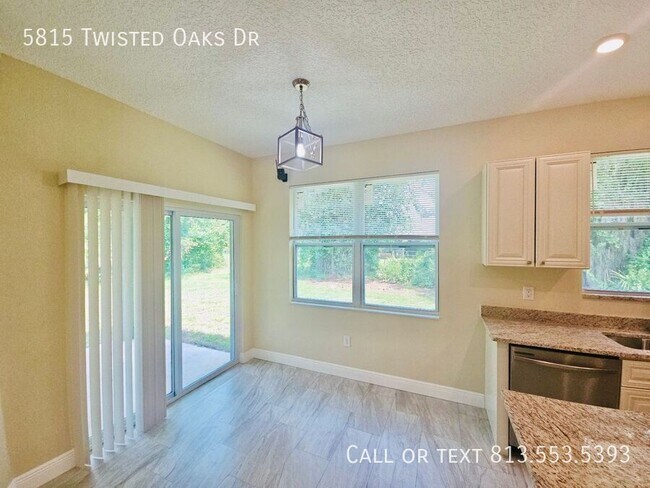 Building Photo - 5815 Twisted Oaks Dr