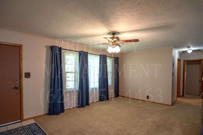 Building Photo - 3-Bed, 1.5-Bath with Detached Dual-Access ...