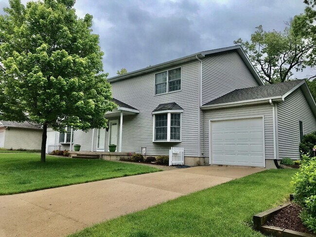 Building Photo - 1805 Baker Ln