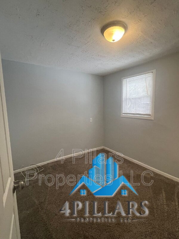 Building Photo - 1311 E Columbus Dr