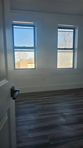 Building Photo - 22 Crawford St