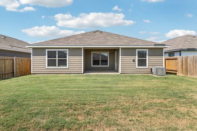 Building Photo - 3900 Crown Ct