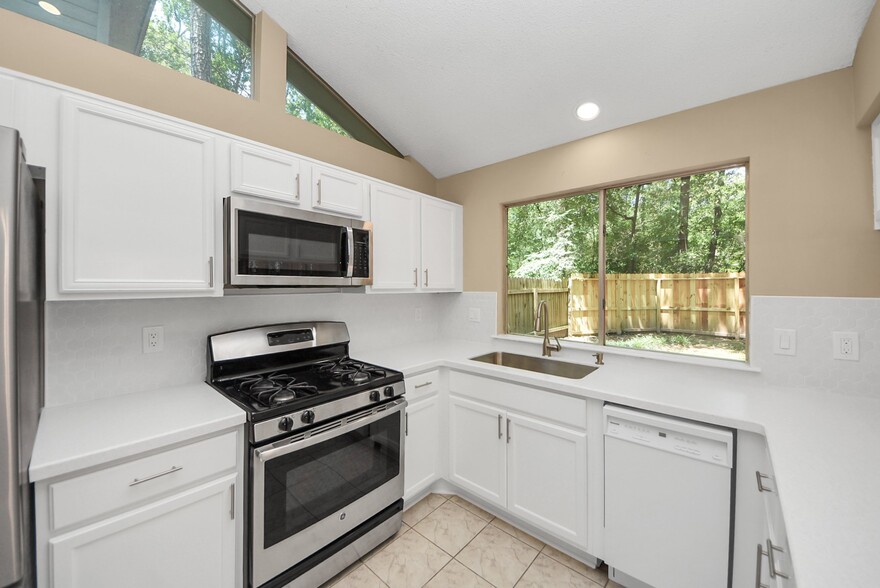 Building Photo - 15 Brentwood Oaks Ct