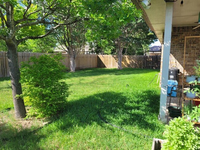 Building Photo - 15724 Cadoz Dr
