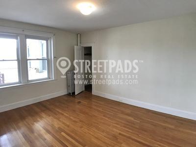 Building Photo - bedroom in Boston MA 02135