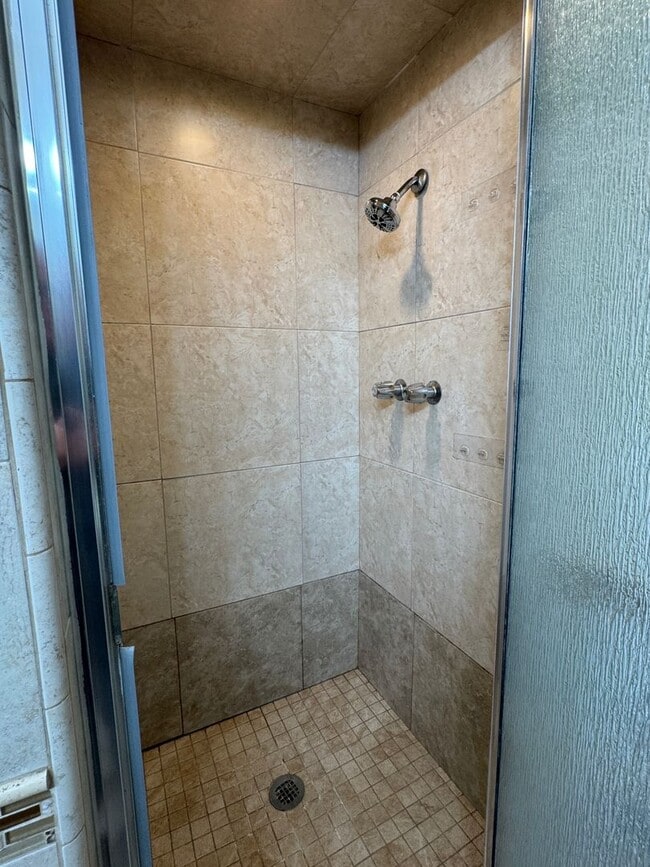 Building Photo - 1220 W Benjamin Holt Dr