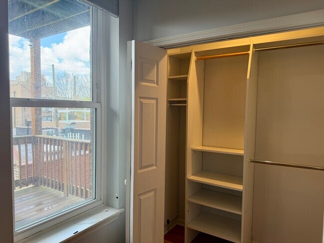 Building Photo - 1350 N Leavitt St