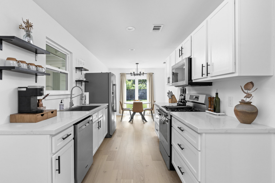 Kitchen - 5803 Blythewood Dr