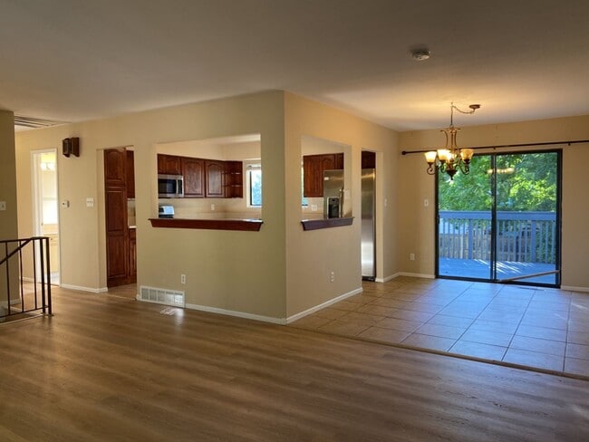 Building Photo - STUDENTS WELCOME! 5 Bedroom 3 Bathroom Bi-Level Single-Family Home in Midtown Fort Collins
