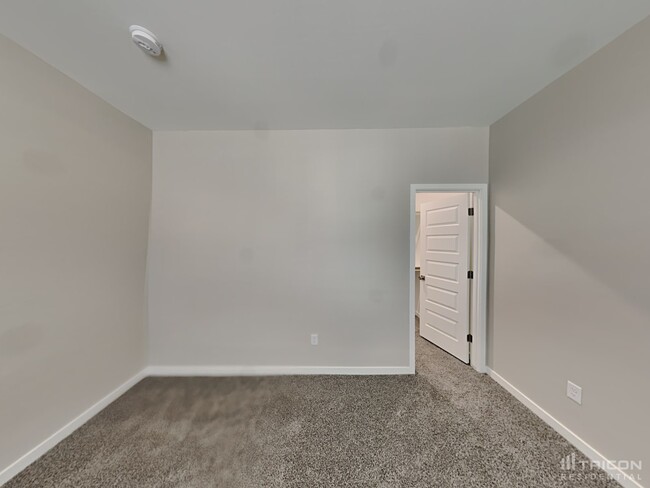Building Photo - 4539 E Grandview St