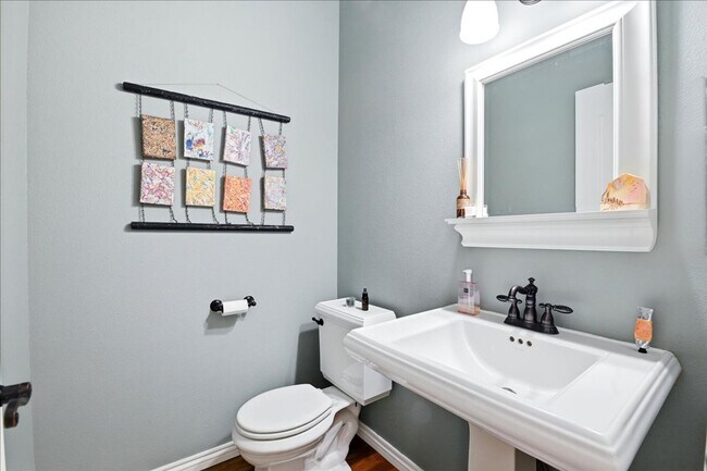 Building Photo - Luxury Living in Southeast Boise, 3-Car Garage, Hot Tub & Flexible Bonus Loft & Private/Secure Wo...