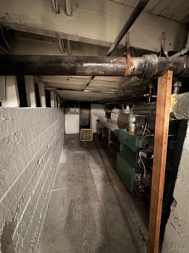 Building Photo - 257 Main St