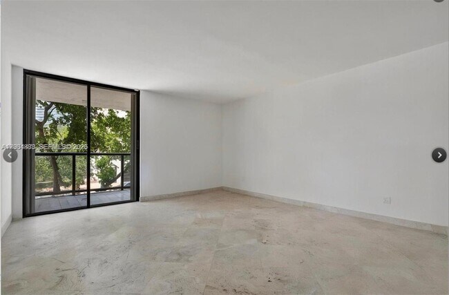 Building Photo - 2575 S Bayshore Dr