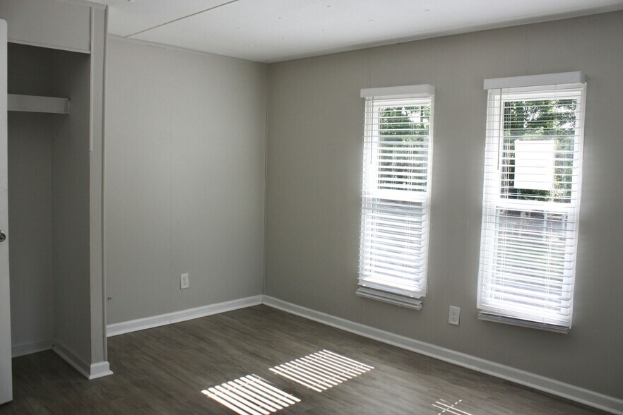 Building Photo - 413 W Limestone Rd