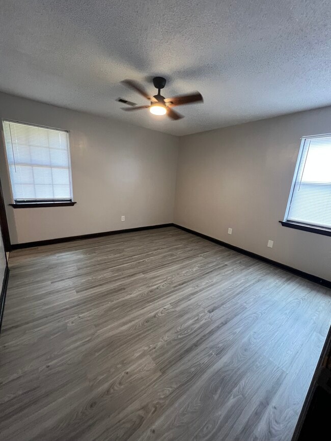 Building Photo - 126 Hampton Dr