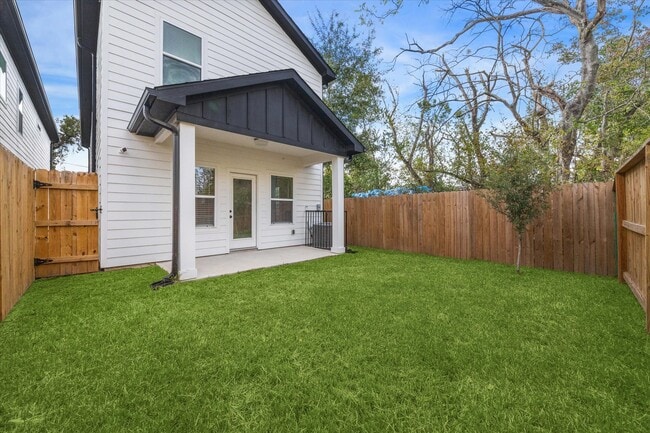 Building Photo - 928 Granville Dr