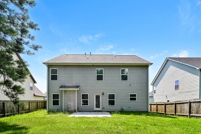 Building Photo - Spacious 4-Bedroom Fairburn Home
