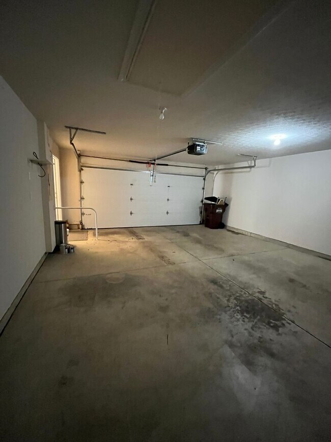Building Photo - 2 Bedroom, 2 Bathroom Condo in The Woods a...