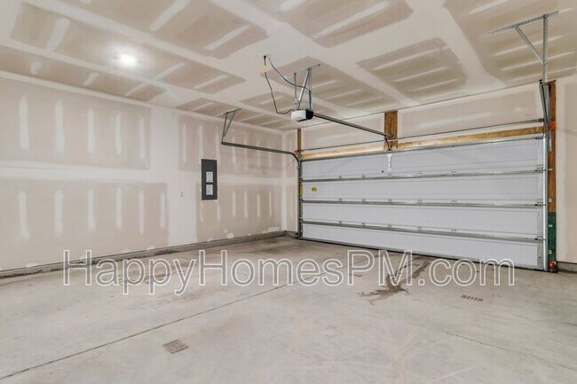 Building Photo - 303 Black Birch Dr