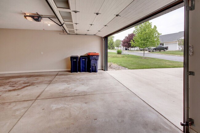 Building Photo - Spacious 2 Bed/2 Bath Condo in Prime Location