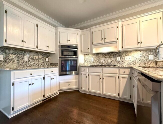 Building Photo - 800 Sparkleberry Rd