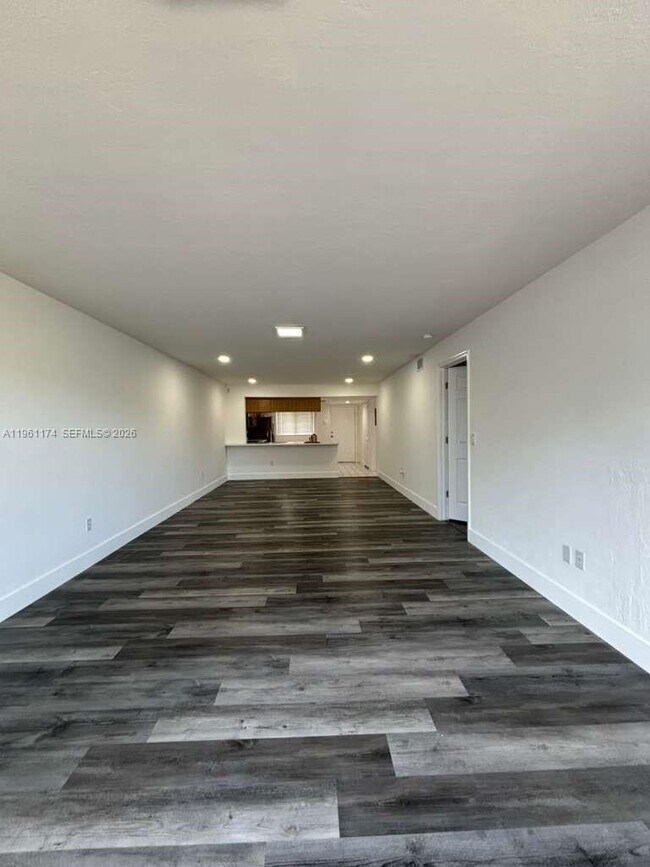 Building Photo - 1005 Palm Beach Trace Dr