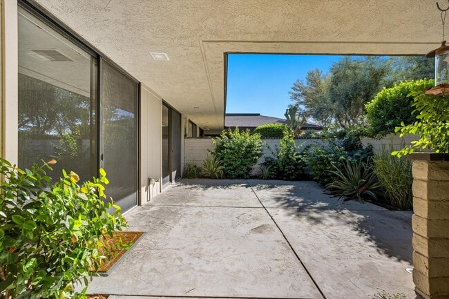 Building Photo - 47 Cornell Dr