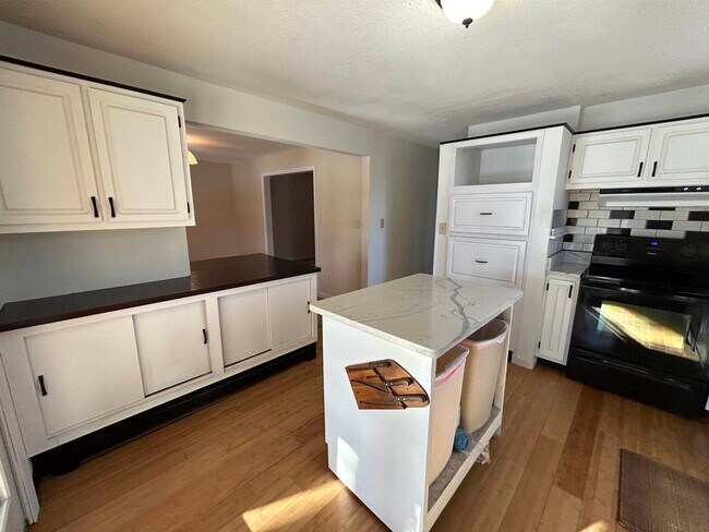 Building Photo - 41 Boulder Brook Dr