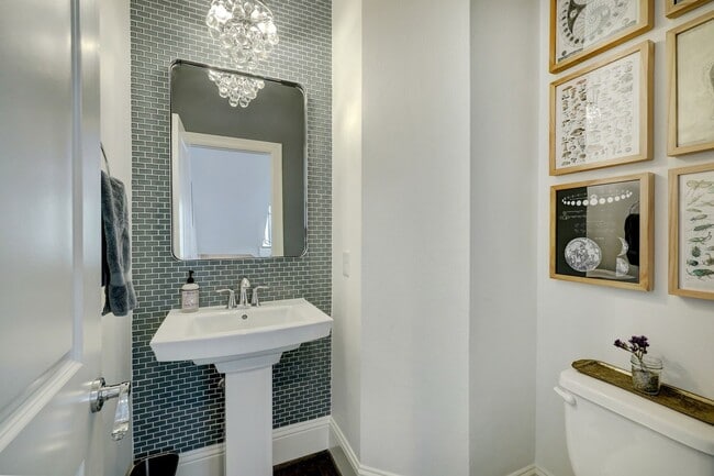 Building Photo - 2014 Crockett St